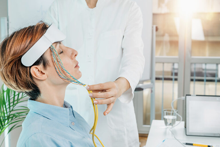 A person undergoes neurofeedback treatment for bipolar disorder.